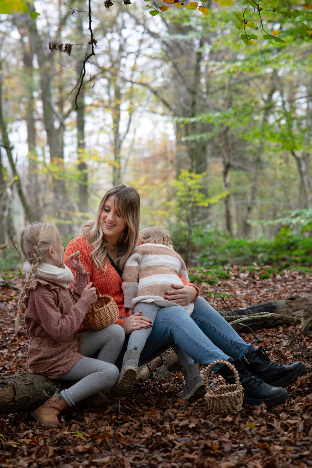 Familienfotografie Erkelenz - MamaMomente im Wald - Natur statt Studio